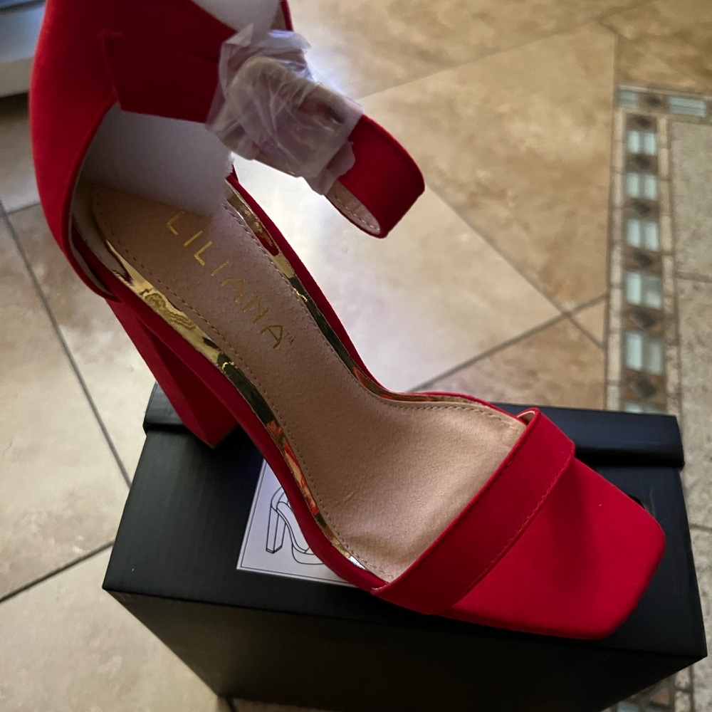 Red platform heels - Picture 4 of 4